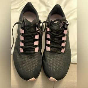 ⚡️🏃🏻‍♀️🩷Like NEW - NIKE RUNNING SHOES